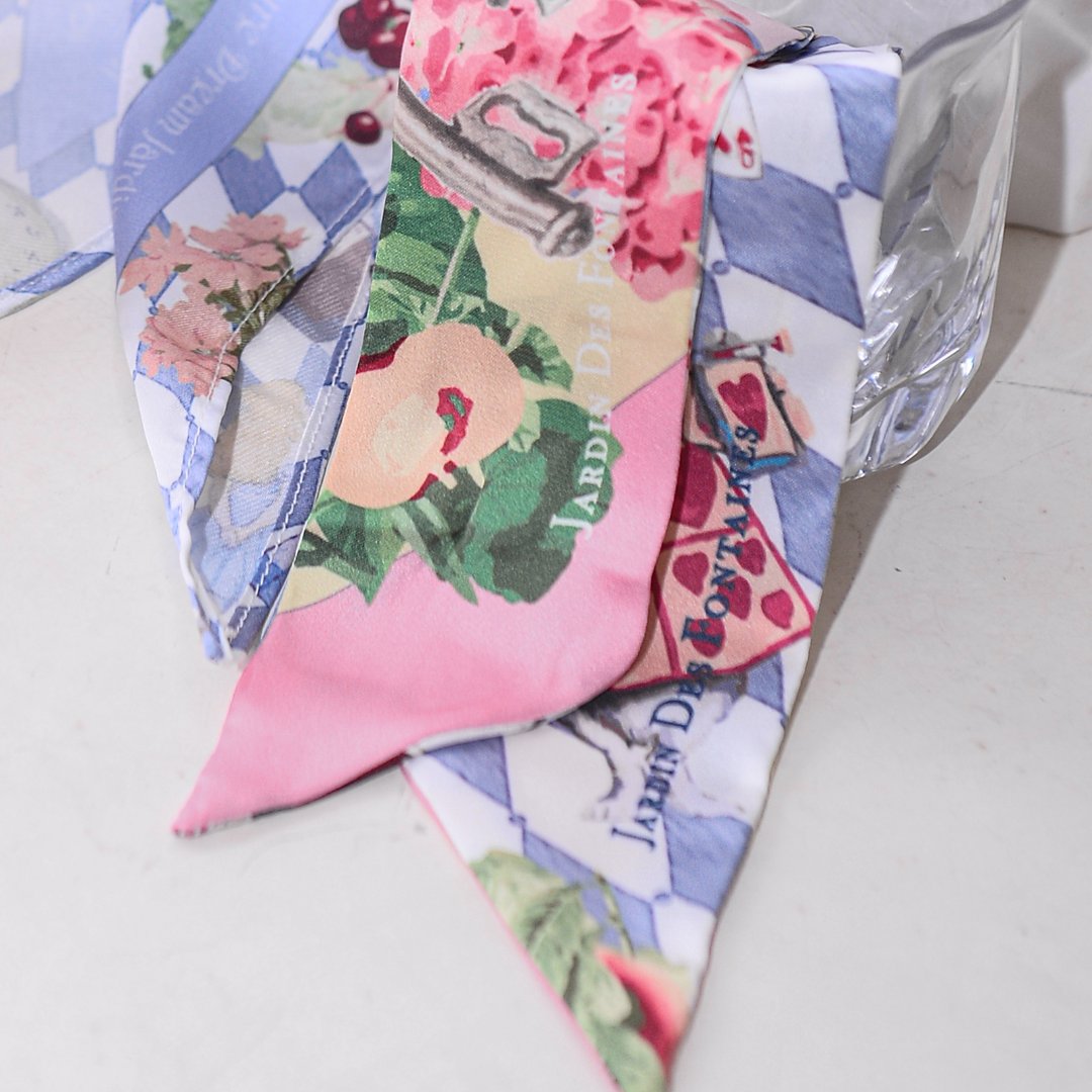 Wonderful Adventure Dream Pink Tuo Watch Twilly Silky Scarf (85cm)